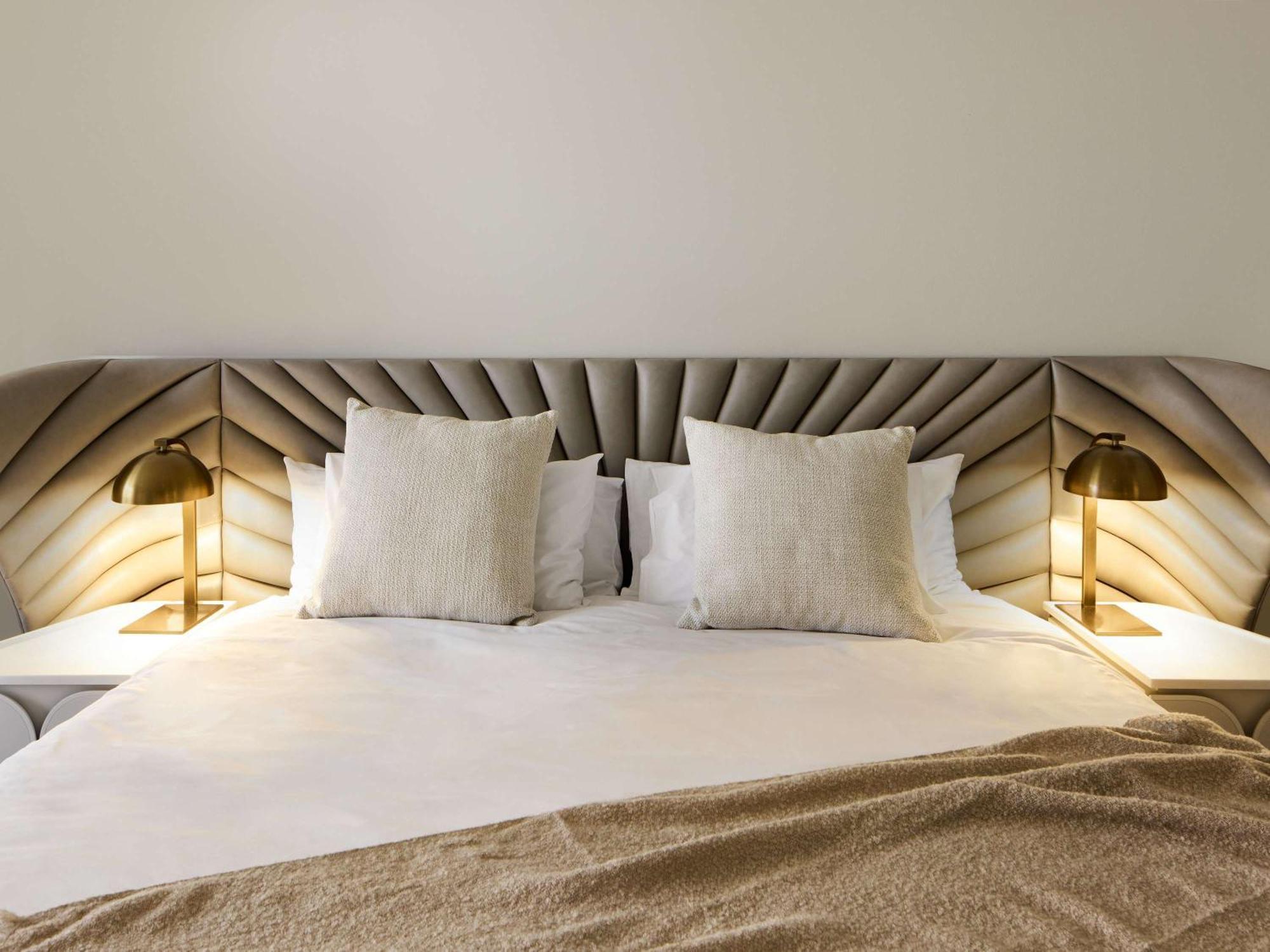 The Playford Adelaide - Mgallery Ngoại thất bức ảnh A bed with a headboard